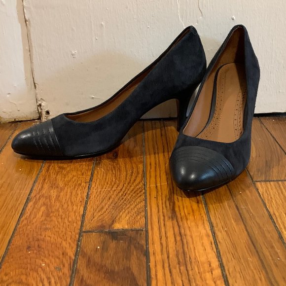 Brooks Brothers Navy Pumps - Picture 2 of 4